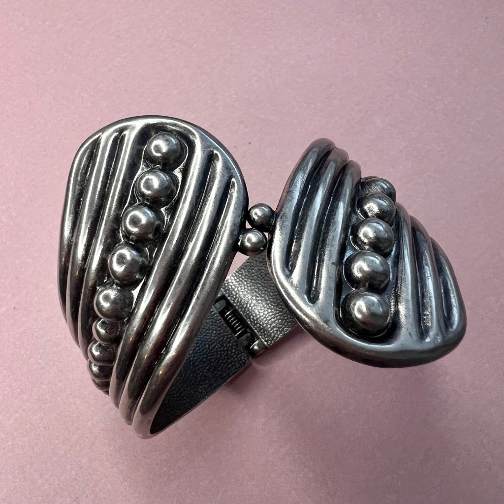 Western Style Silver Tone Hinge Cuff Bracelet
